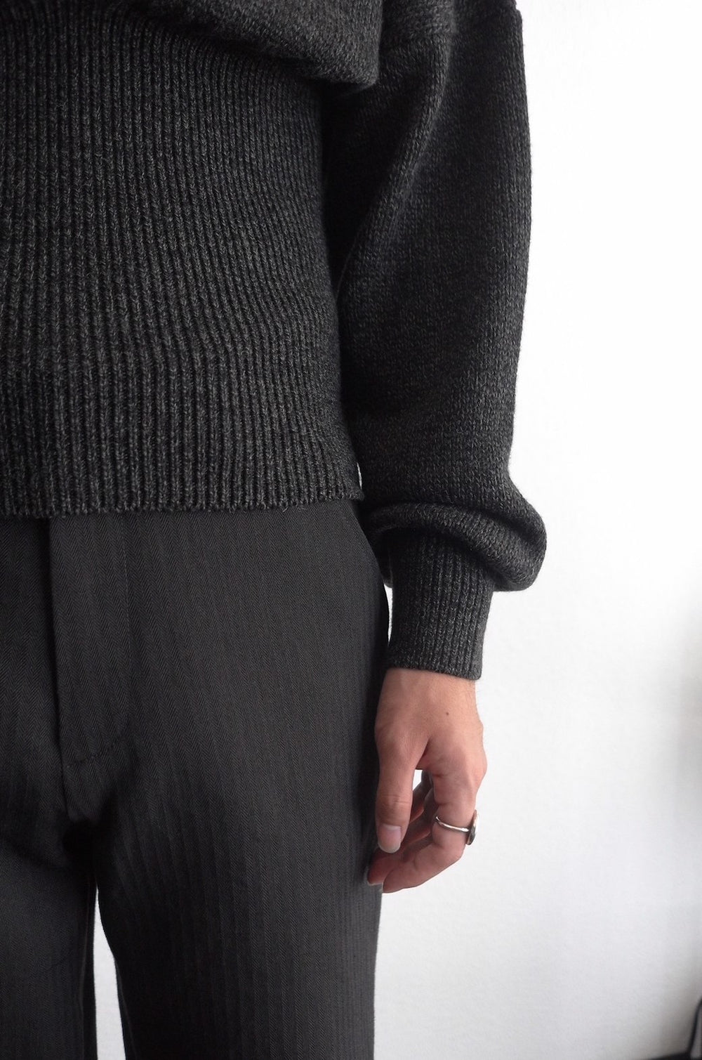 sulvam サルバム LONG RIB KNIT (SS-K02-810) Charcoal – Mukta / Sal