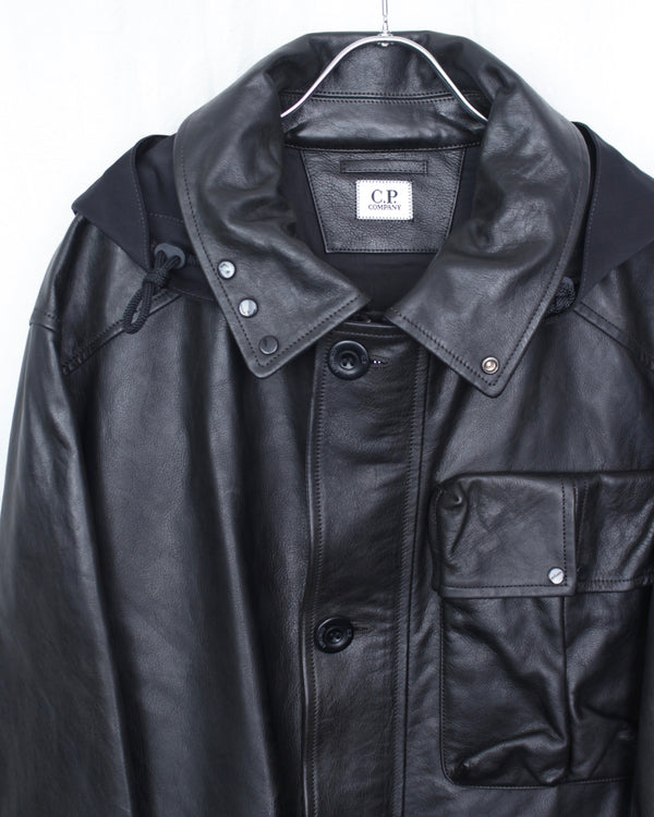 C.P. COMPANY / MEDIUM JACKET IN LEATHER - Black (19CMOW296A)