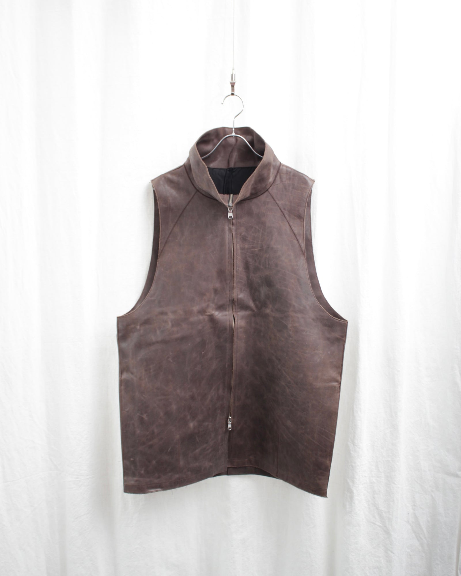 Omar Afridi / COCOON GILET (OA-AW20-LEATHER-103-01) Brown – Mukta