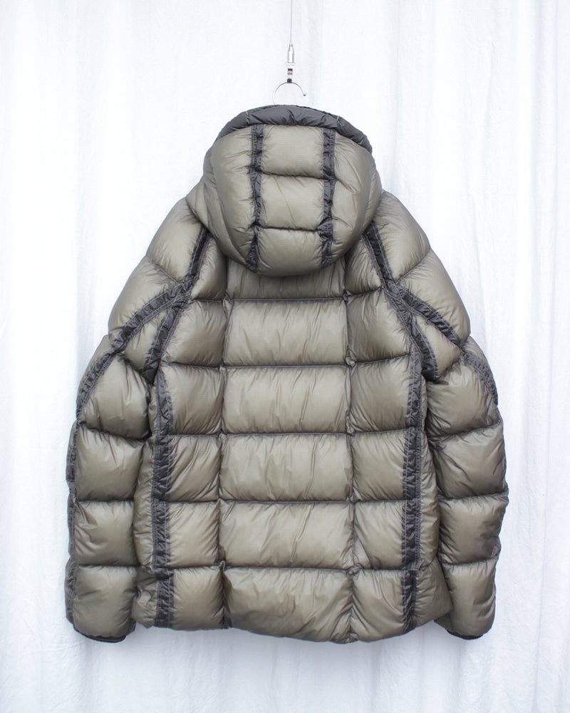 C.P. COMPANY / D.D. SHELL HOODED JACKET - Fallen Rock (19CMOW702A)