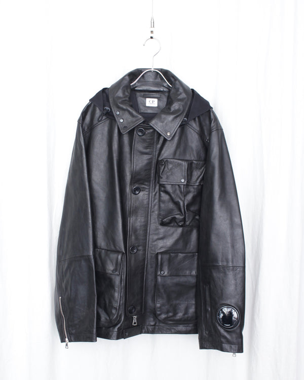 C.P. COMPANY / MEDIUM JACKET IN LEATHER - Black (19CMOW296A)