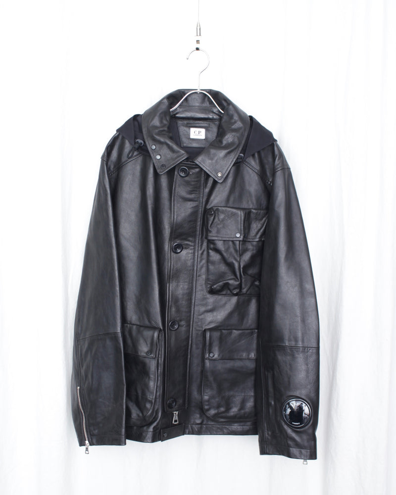 C.P. COMPANY / MEDIUM JACKET IN LEATHER - Black (19CMOW296A)