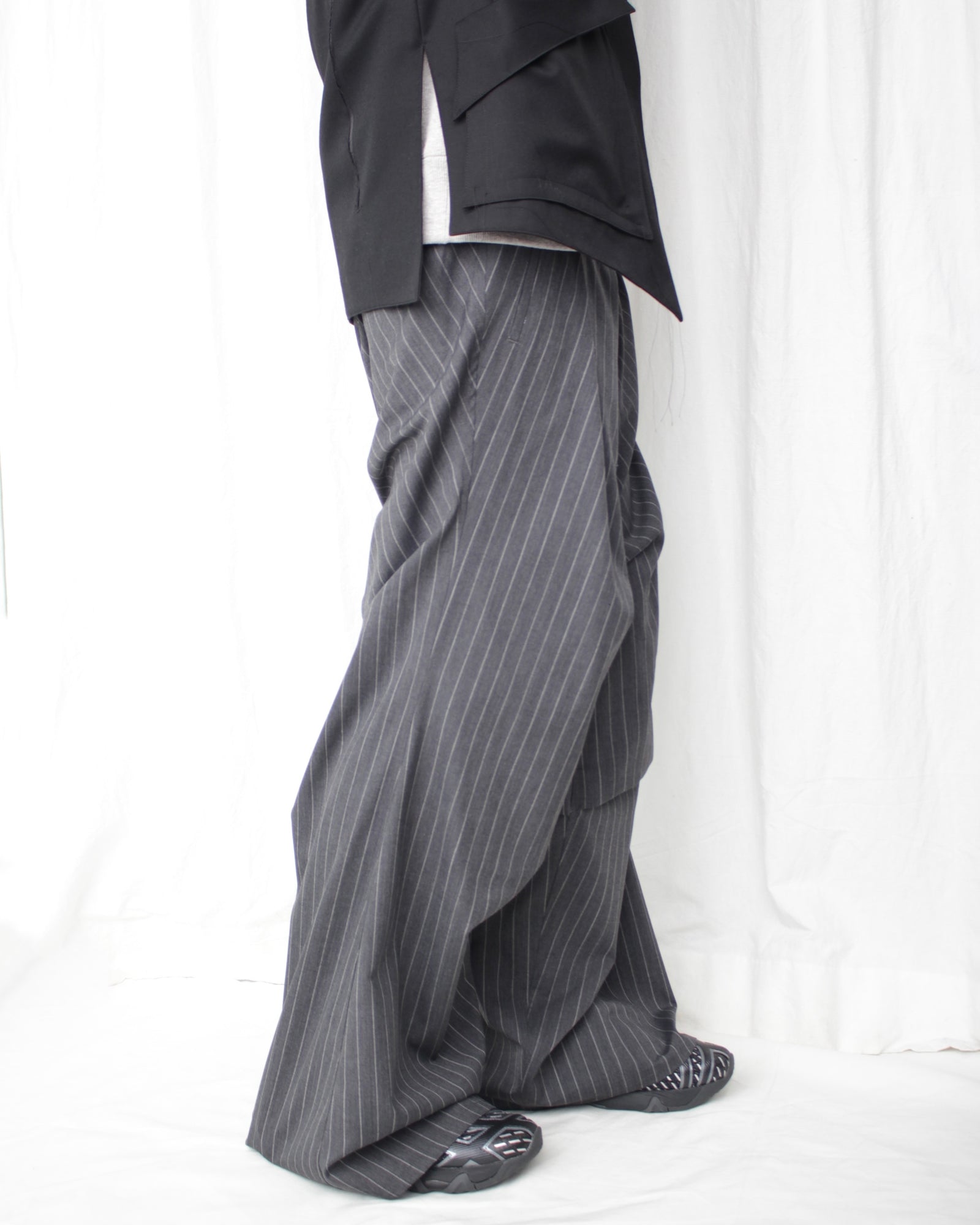 sulvam サルバム 通販 STRIPE TUCK WIDE SLACKS (MV-P02-110) Gray