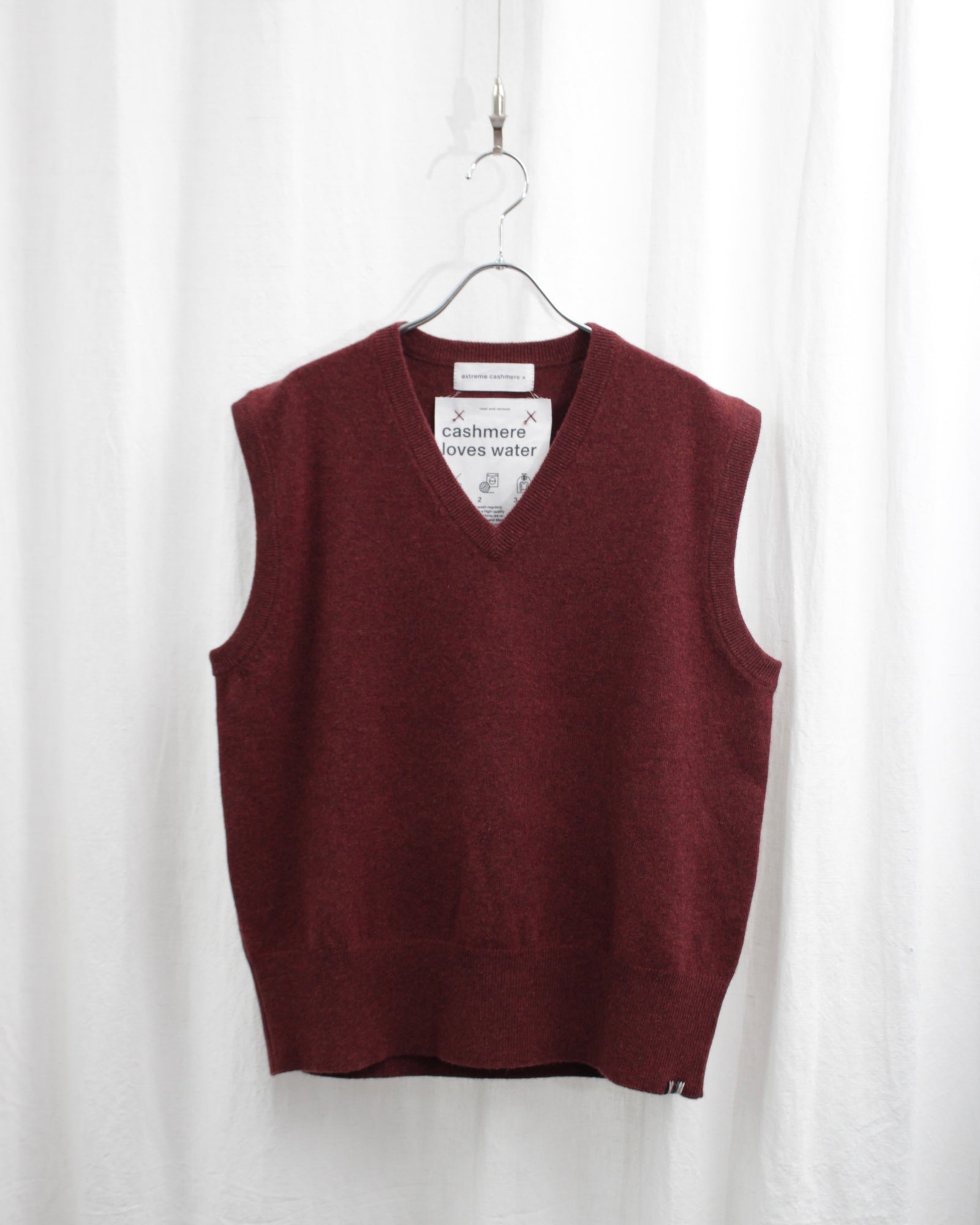 値下げextreme cashmere N°243 Spencer vest IMG_0892_1600x.jpg?v=1745575654