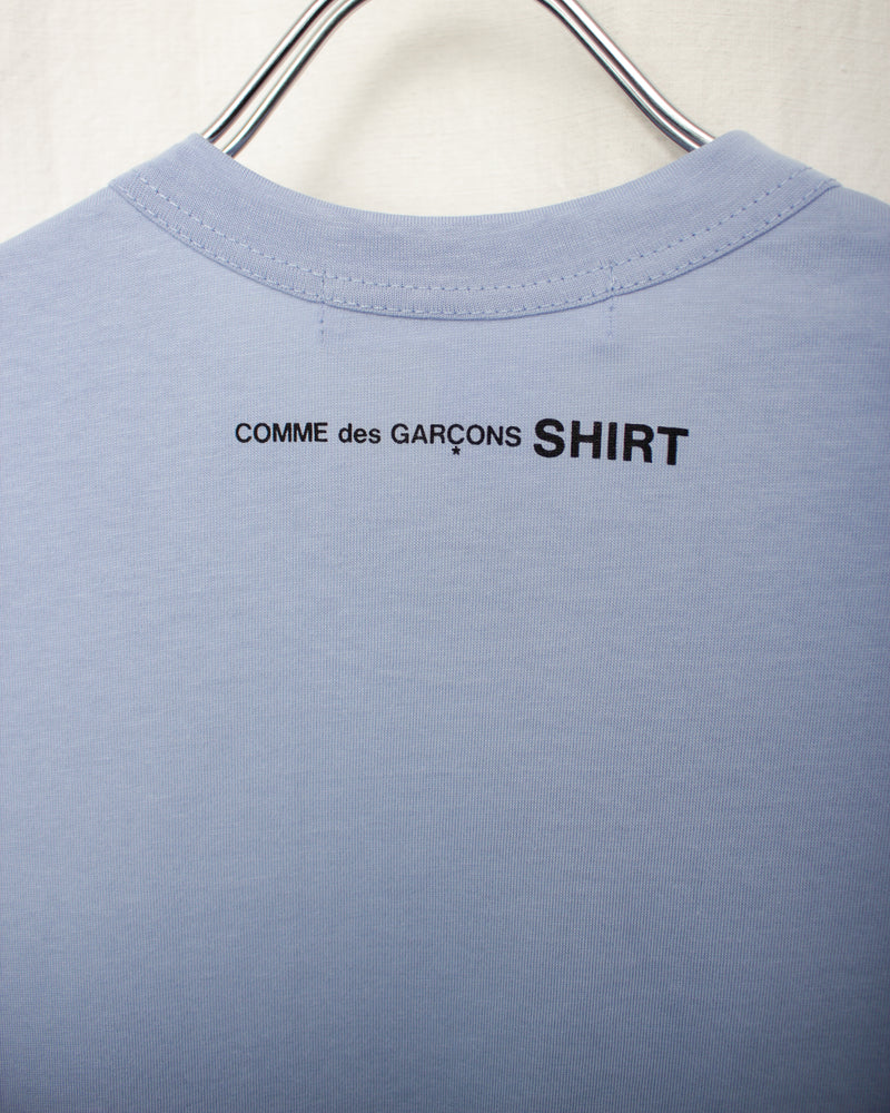 COMME DES GARÇONS SHIRT / COTTON JERSEY PLAIN WITH CDG SHIRT BLACK LOGO AT BACK - Blue (FO-T024-S25)
