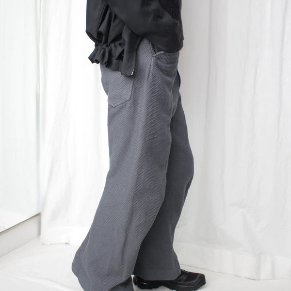 KOZABURO / 3D SHAPED TROUSERS (1015-P-111) Grey – Mukta / Sal