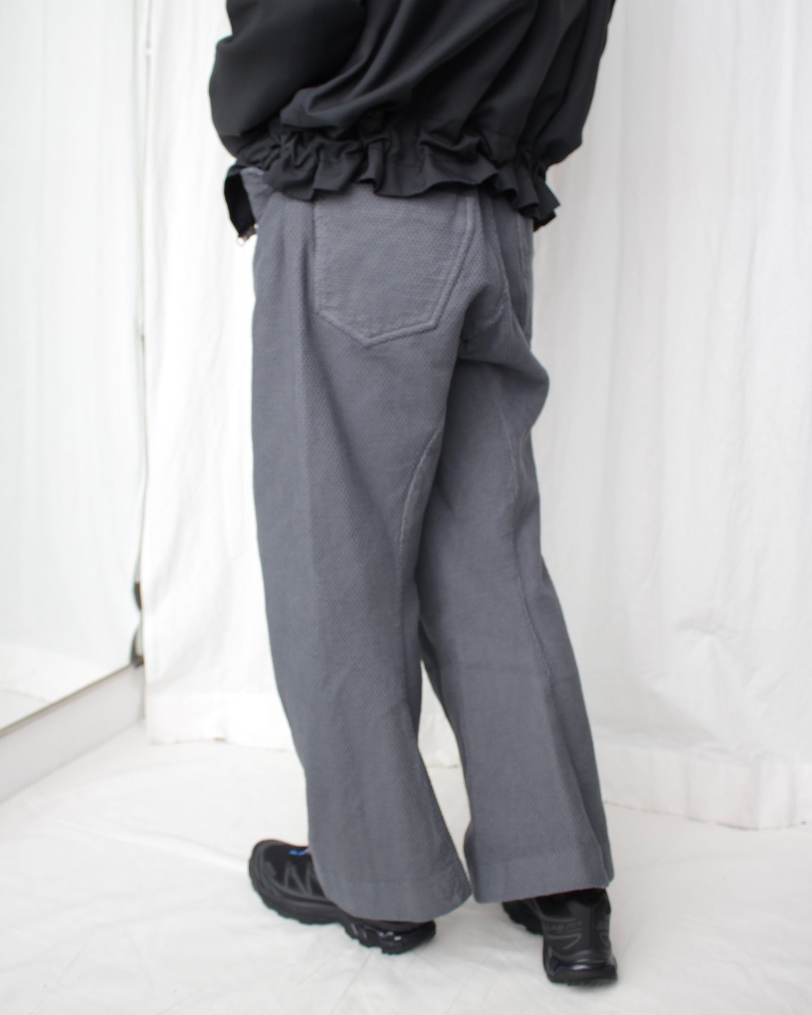 KOZABURO / 3D SHAPED TROUSERS (1015-P-111) Grey – Mukta / Sal