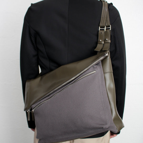 Kiko Kostadinov Jarocka Shoulder Bag Black / Midnight – Très