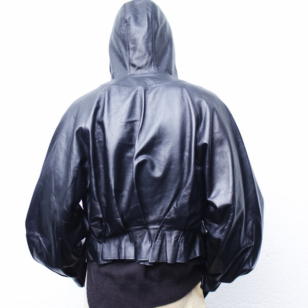 ジャケット・アウター OMAR AFRIDI PLEATED LEATHER HOODIE 46 Omar Afridi / PLEATED LEATHER HOODIE (OA-AW22-BZ-102-01) Black
