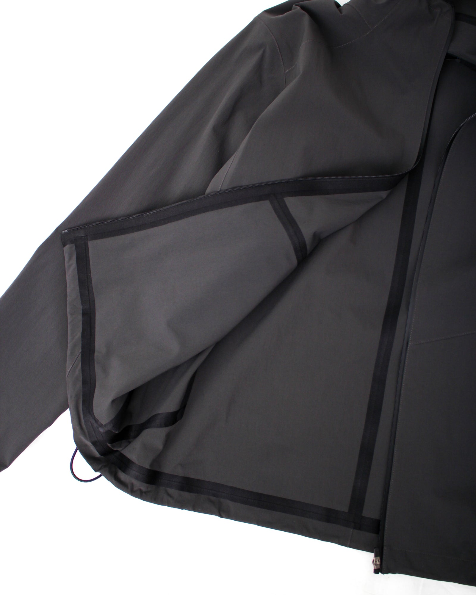 Omar Afridi / VASE PARKA (SS25-PRK-101-01) Charcoal – Mukta / Sal