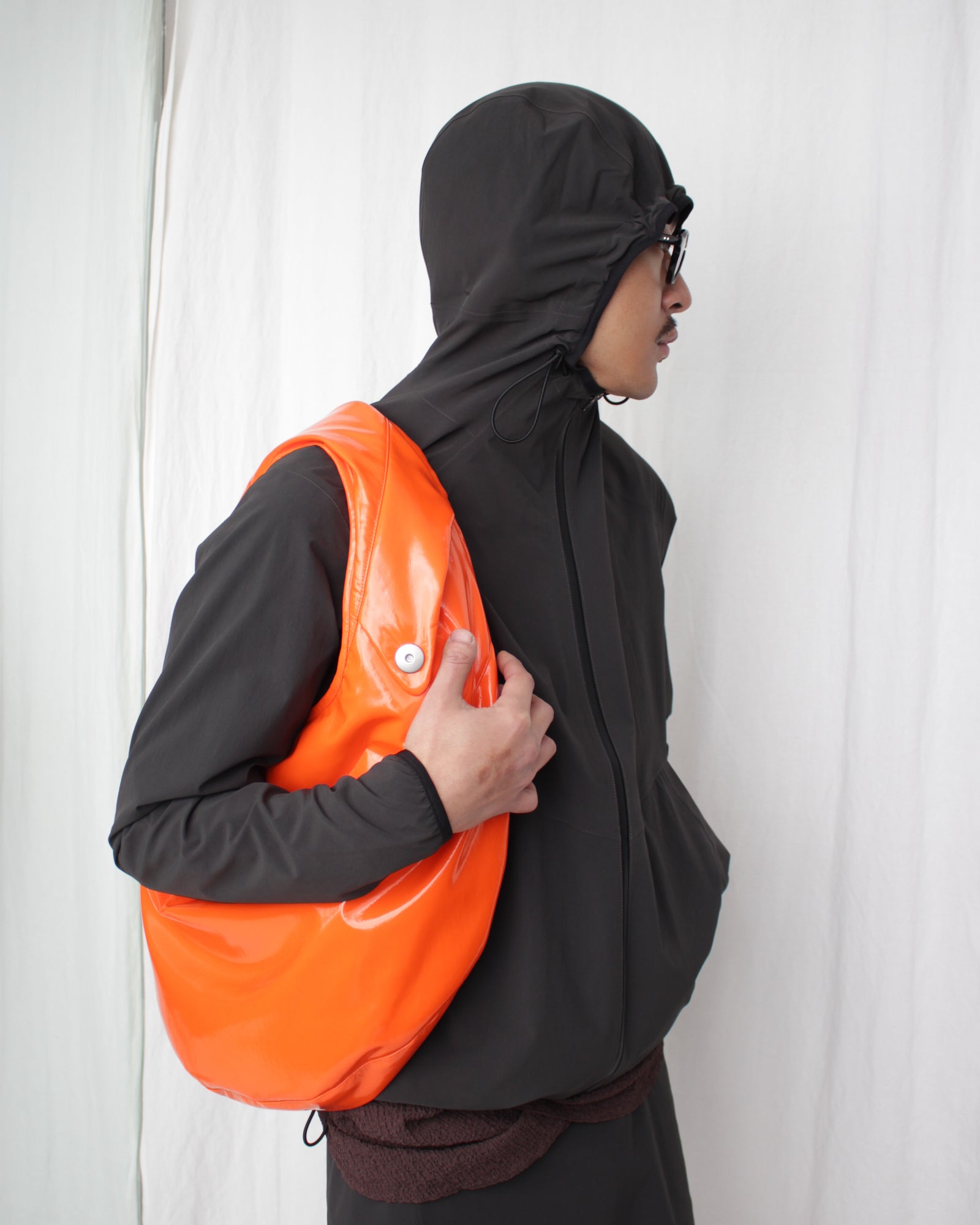 Omar Afridi / VASE PARKA (SS25-PRK-101-01) Charcoal – Mukta / Sal