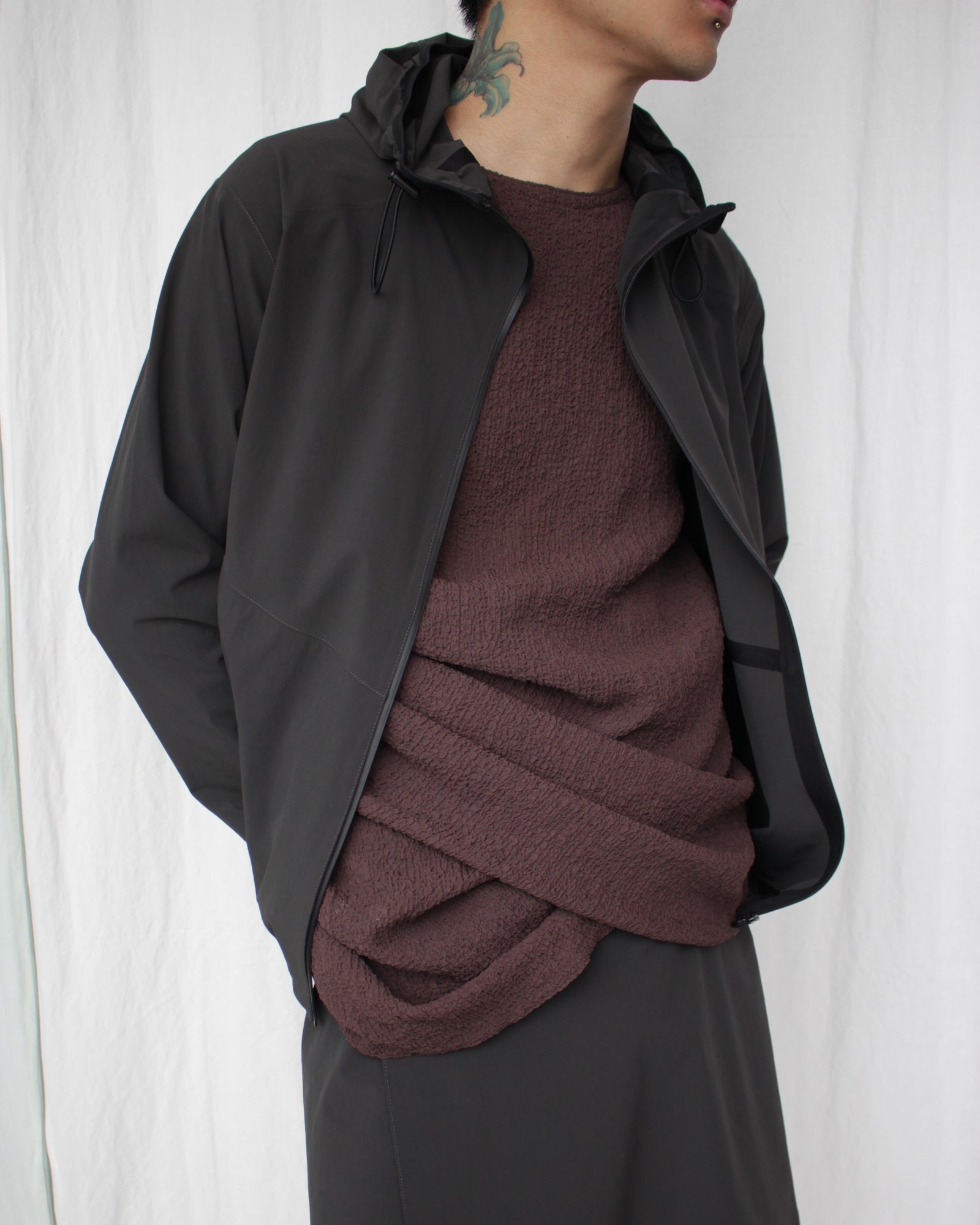 Omar Afridi / VASE PARKA (SS25-PRK-101-01) Charcoal – Mukta / Sal