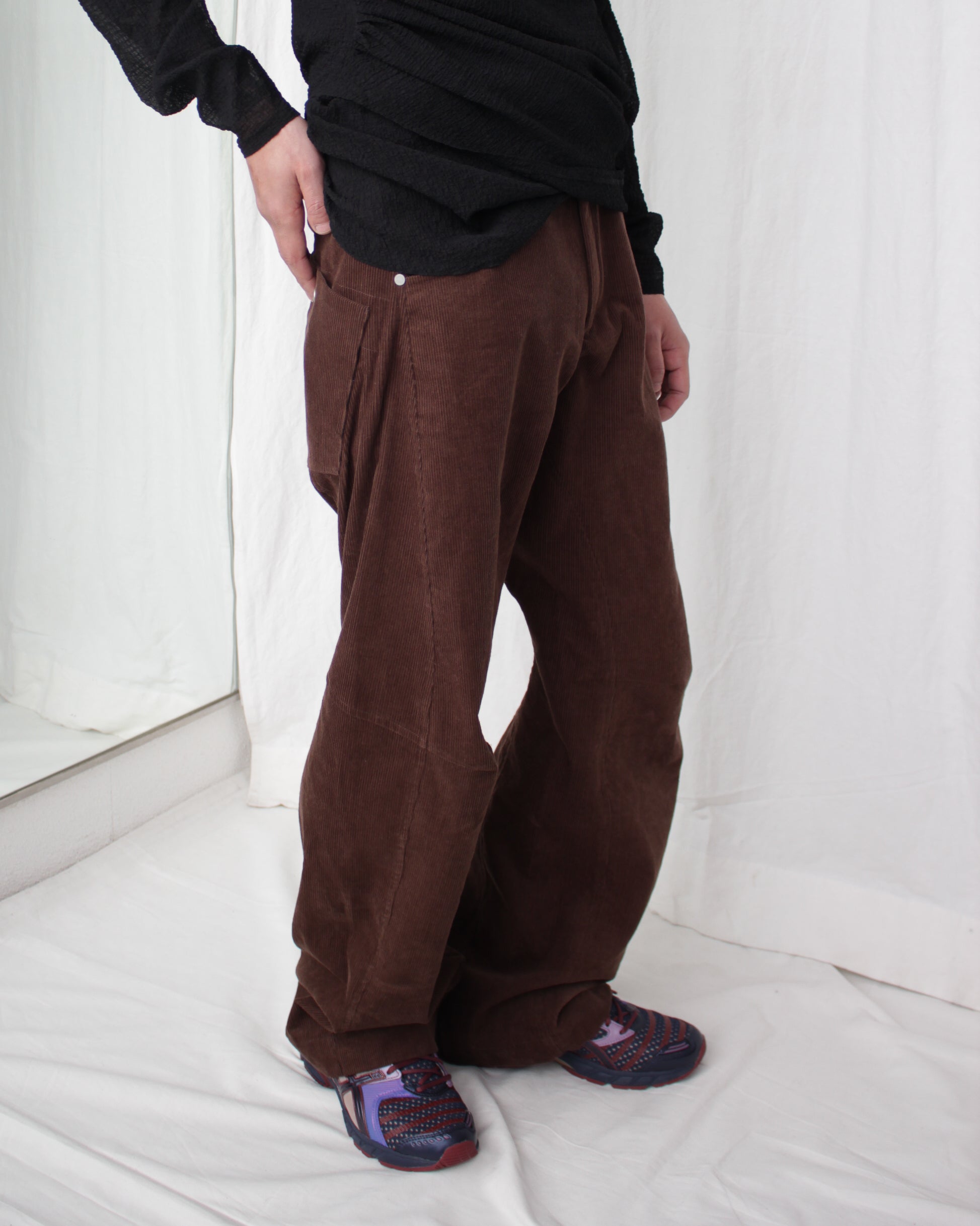 omarafridi KNEE DARTED FLARE PANTS