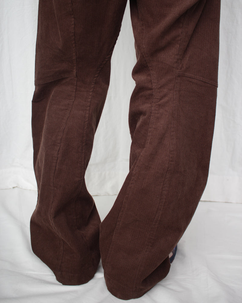 KNEE DARTED FLARE TROUSERS (SS25-TRS-104-03) Dark Brown