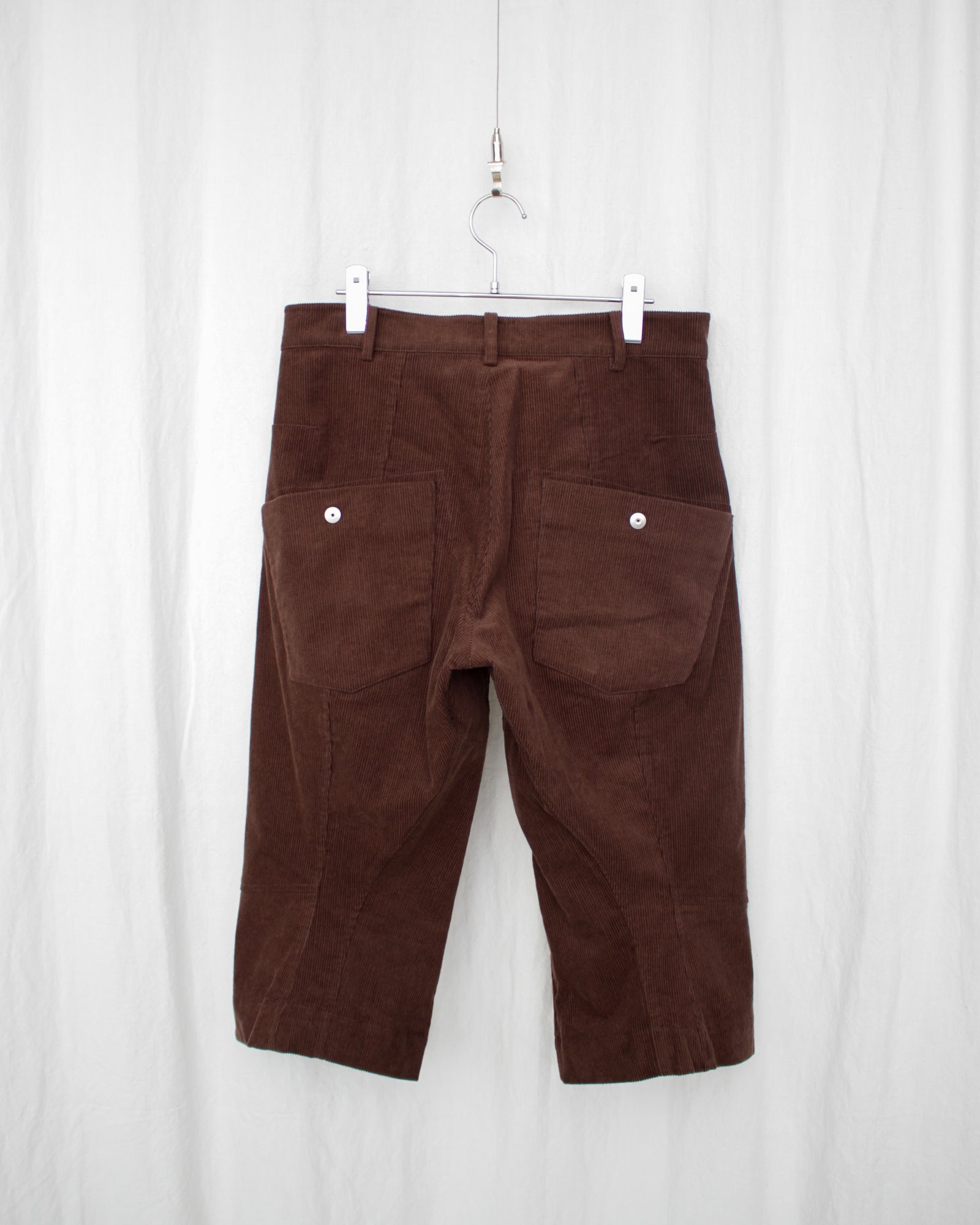 Omar Afridi / KNEE DARTED FLARE SHORTS (SS25-TRS-105-03