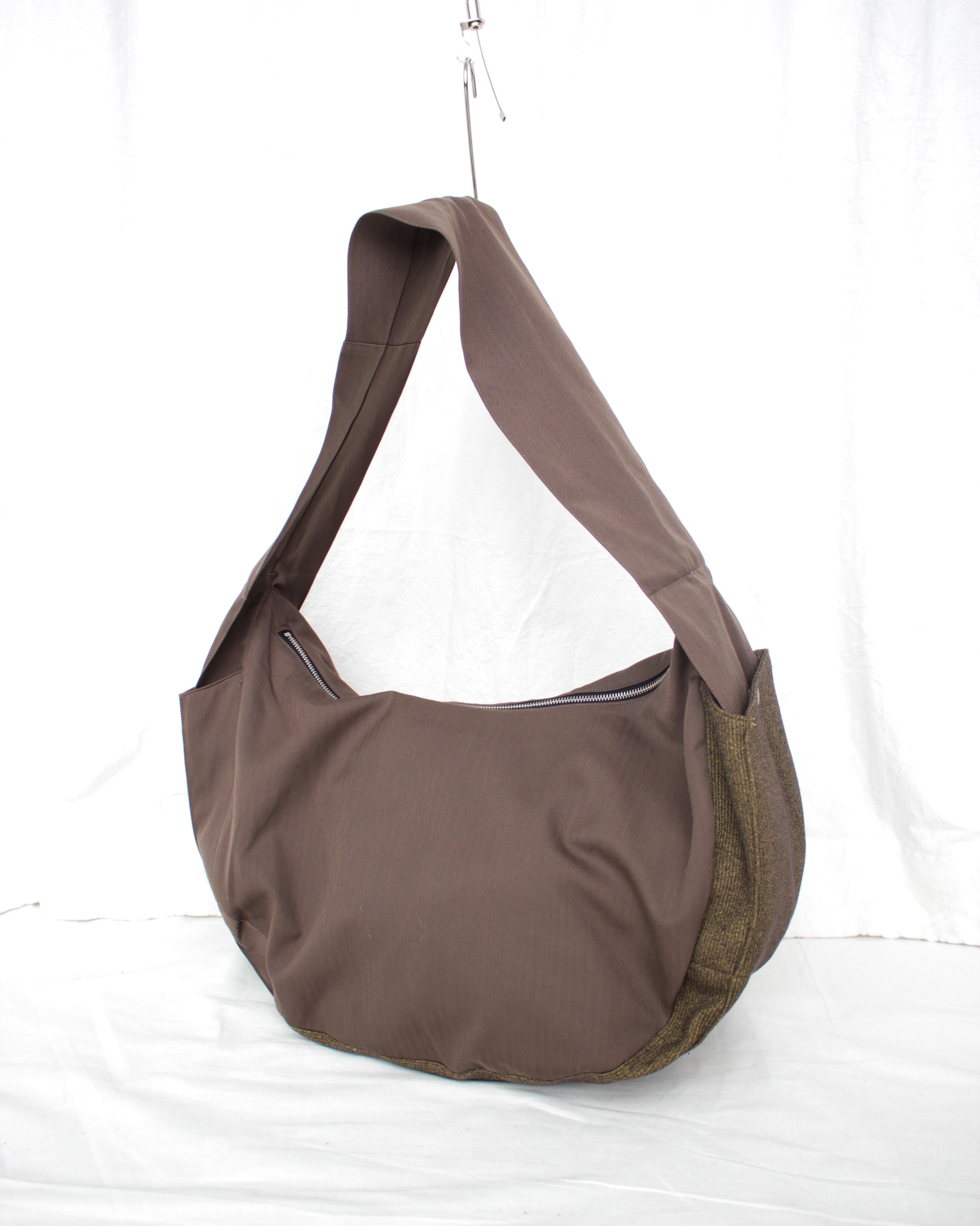 Omar Afridi / ZIPPED LIDIA BAG (SS25-BAG-103-01) Sand×Dirty