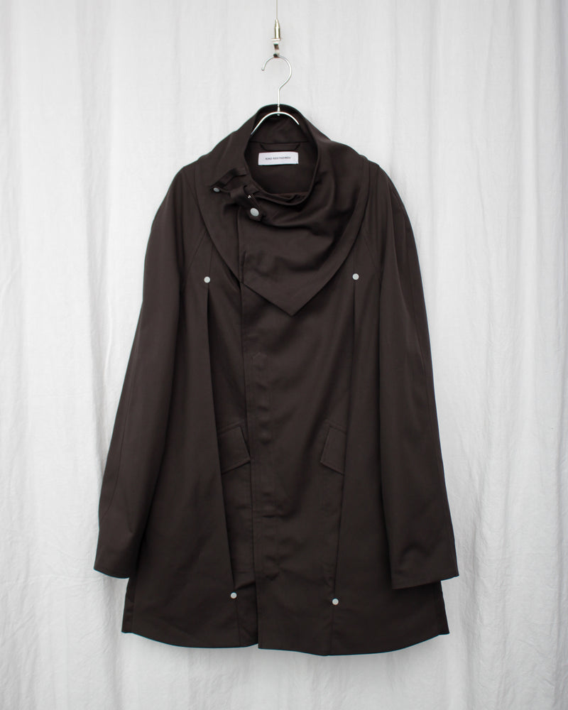 RIADIS PLEATED COAT (KKSS25C01-54) Java Brown