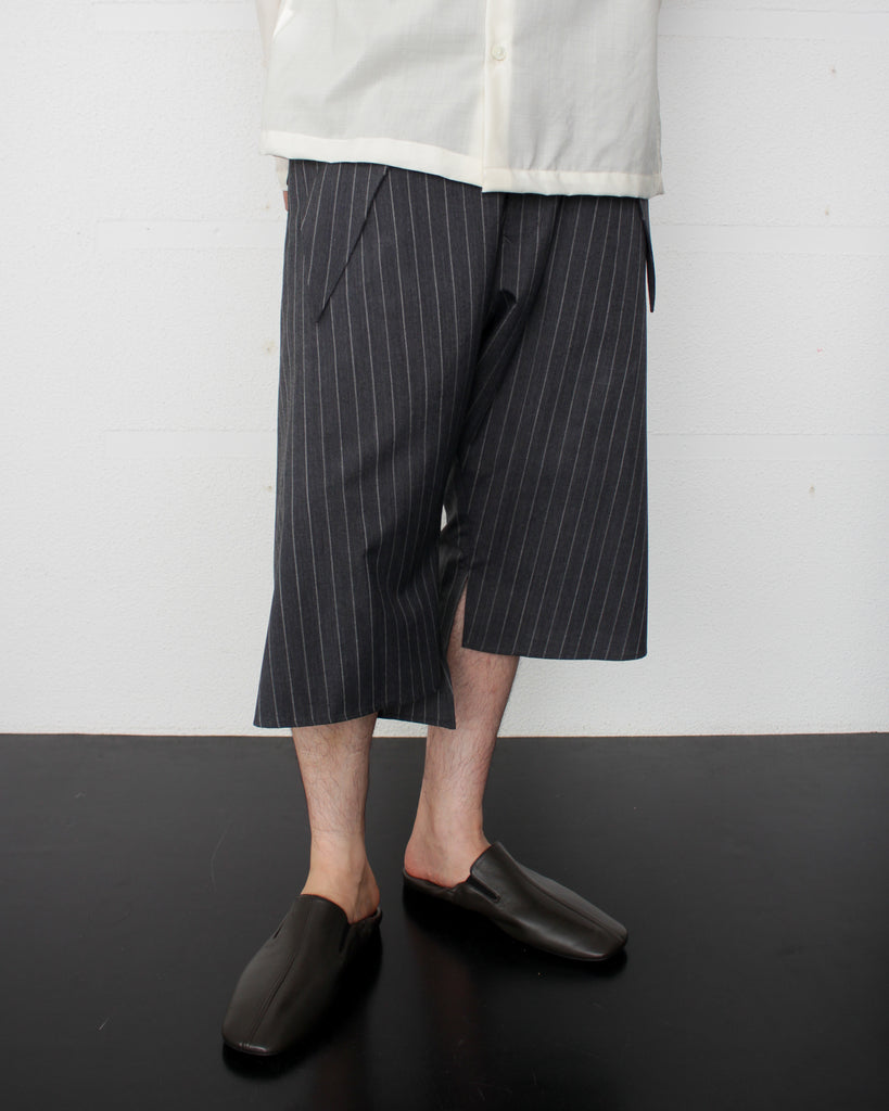 sulvam / ボトム/M/ウール/GRY/無地/SS-P03-110 sulvam サルバム 通販 STRIPE EASY HALF SLACKS (MV-P03-110) Gray