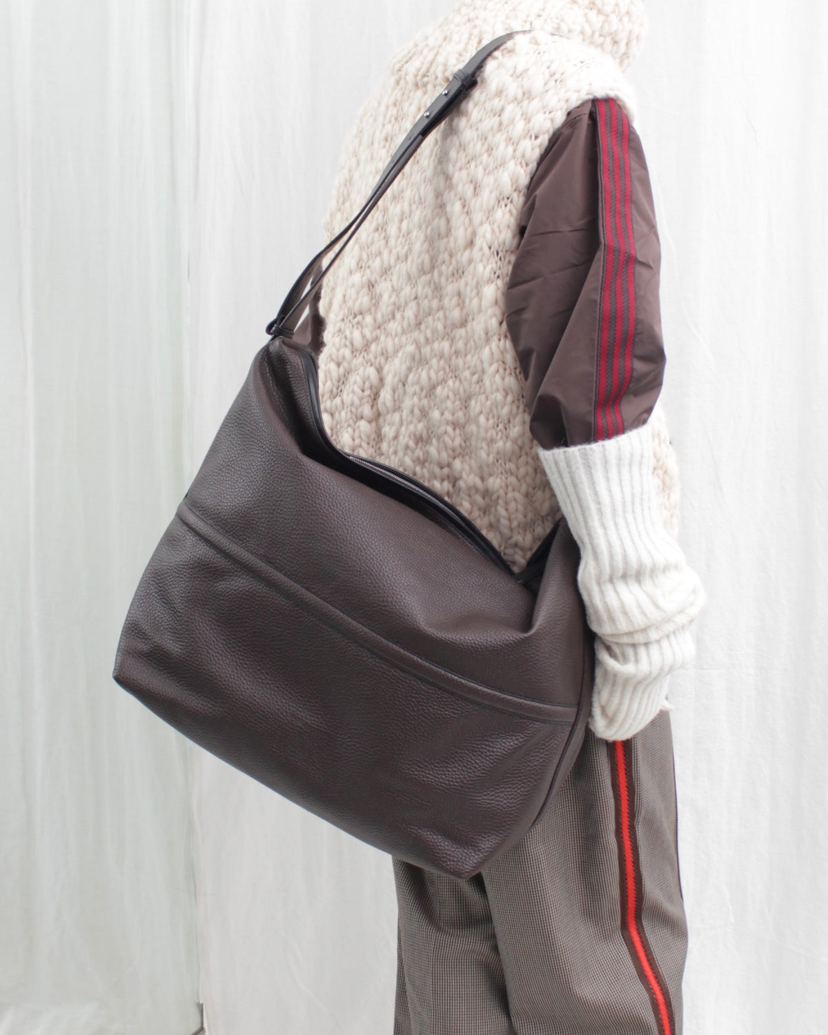 DRIES VAN NOTEN / BOMBE BAG (242-021502-196) Choco – Mukta / Sal