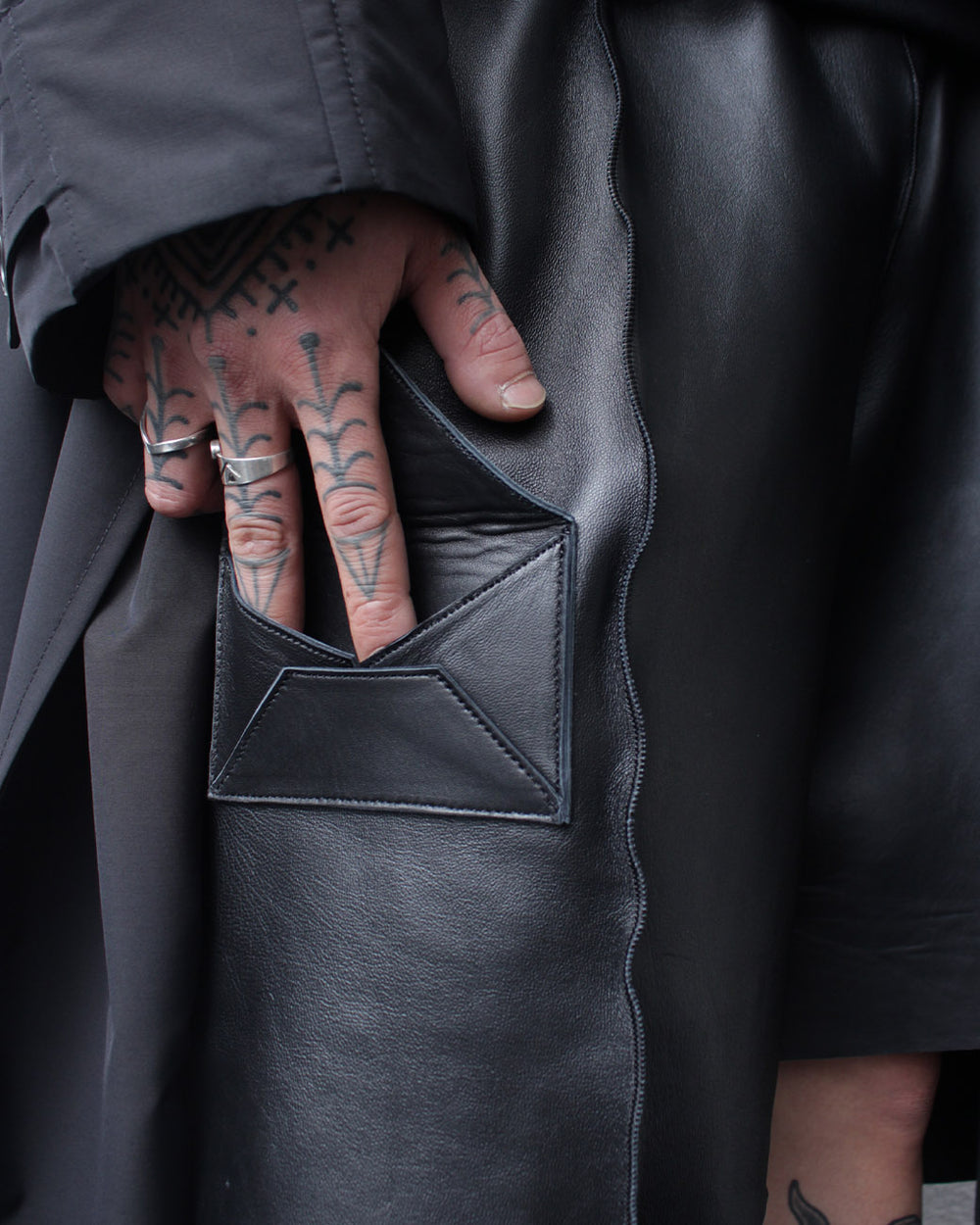 CLASS / LAMB SKIN EASY SHORTS (CCGS14UNI) Black – Mukta / Sal